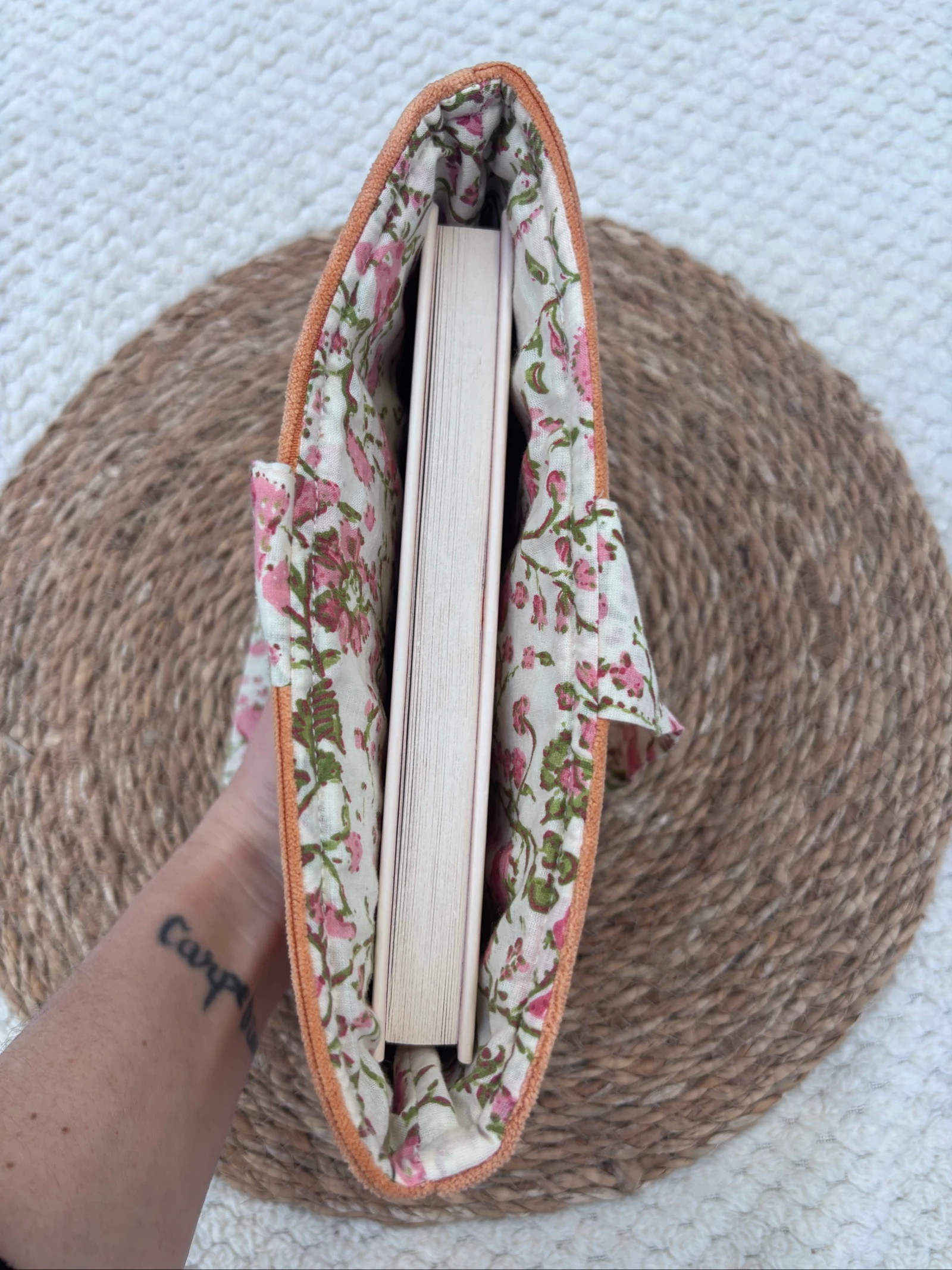 Handmade Apricot Ribbed Velvet Book Pouch – photo 15